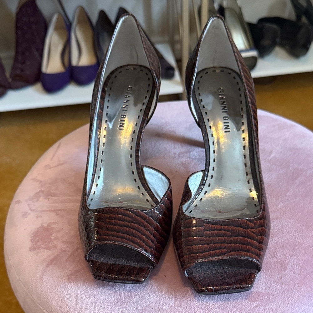 Gianni Bini Dark Brown Croc-Embossed Heels